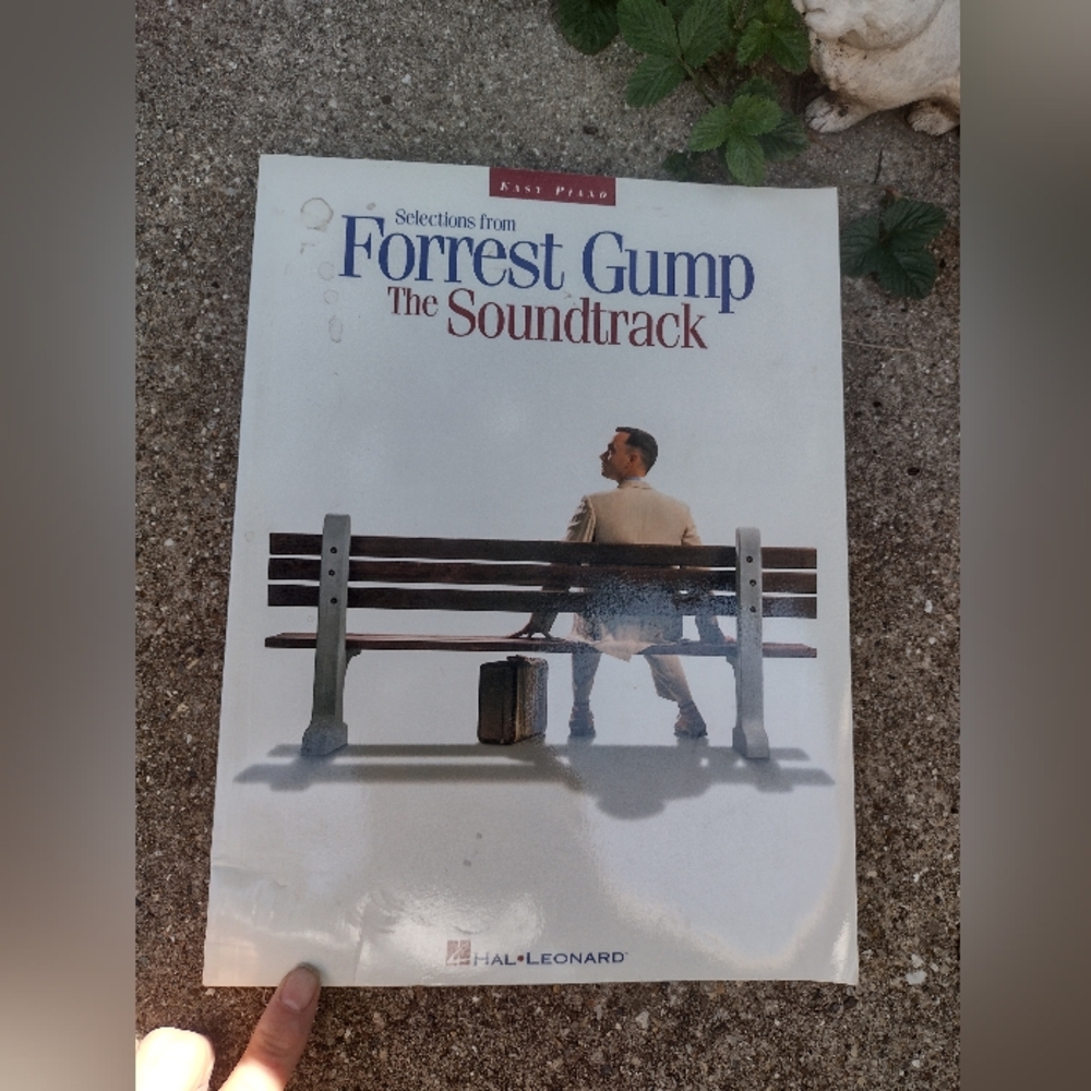 Easy Piano Selections from Forrest Gump the soundtrack Hal Leonard 1996